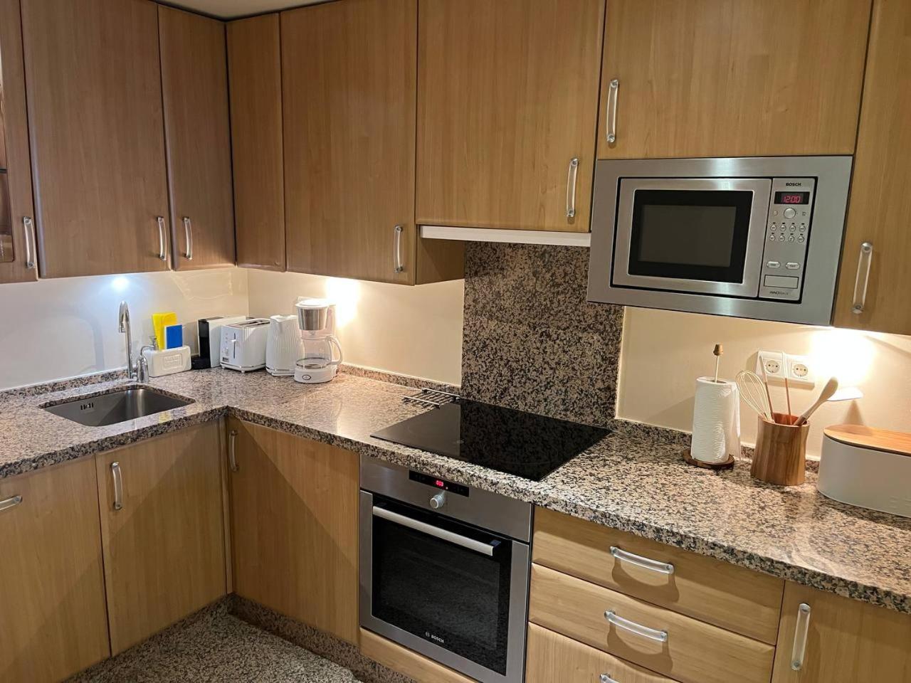 Apartment Piso 2 Habitaciones, Salon 2 Bano En Puerto Banus Vista Mar ! Marbella