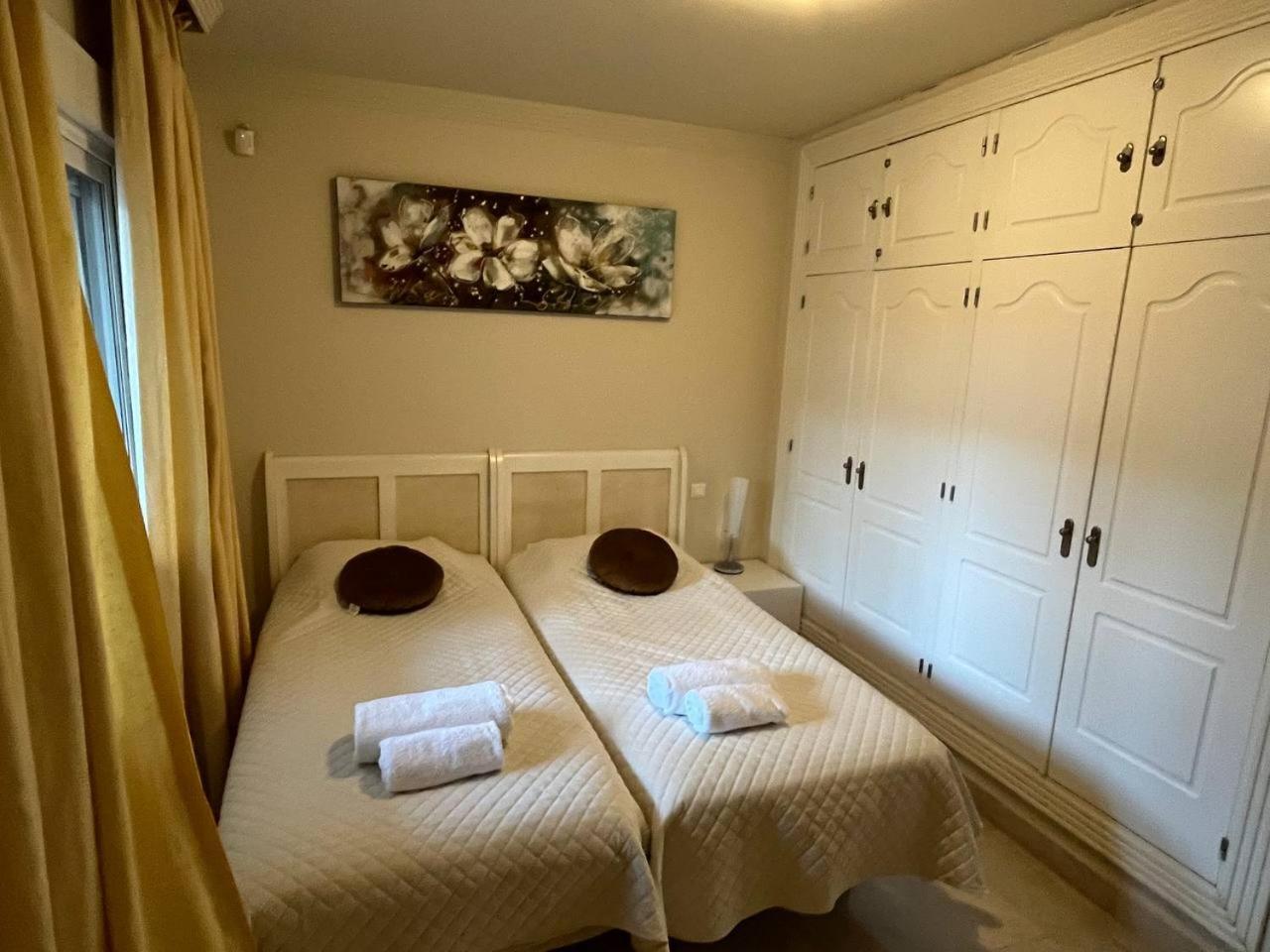Piso 2 Habitaciones, Salon 2 Bano En Puerto Banus Vista Mar ! * Marbella